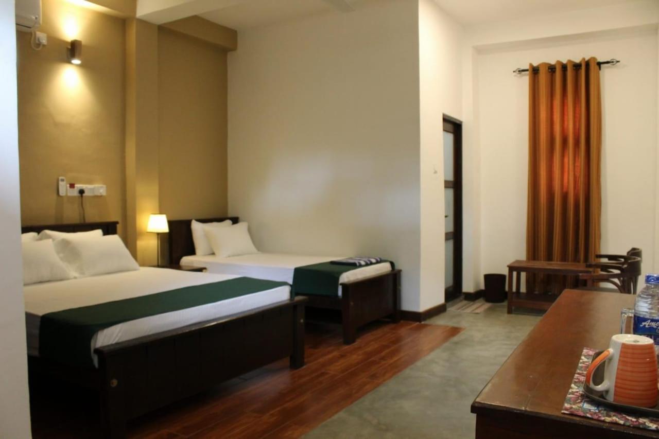 Forest Edge Villa 아누라다푸라 외부 사진