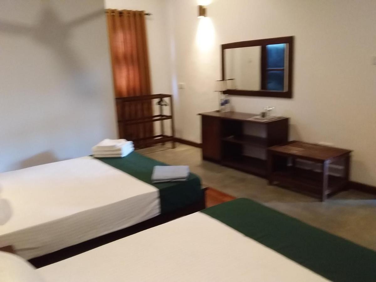 Forest Edge Villa 아누라다푸라 객실 사진