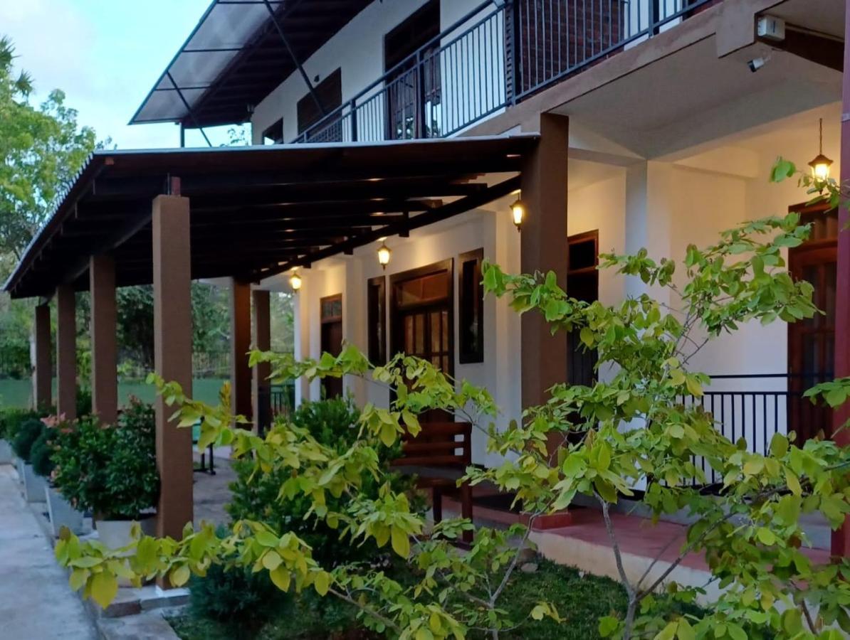 Forest Edge Villa 아누라다푸라 외부 사진