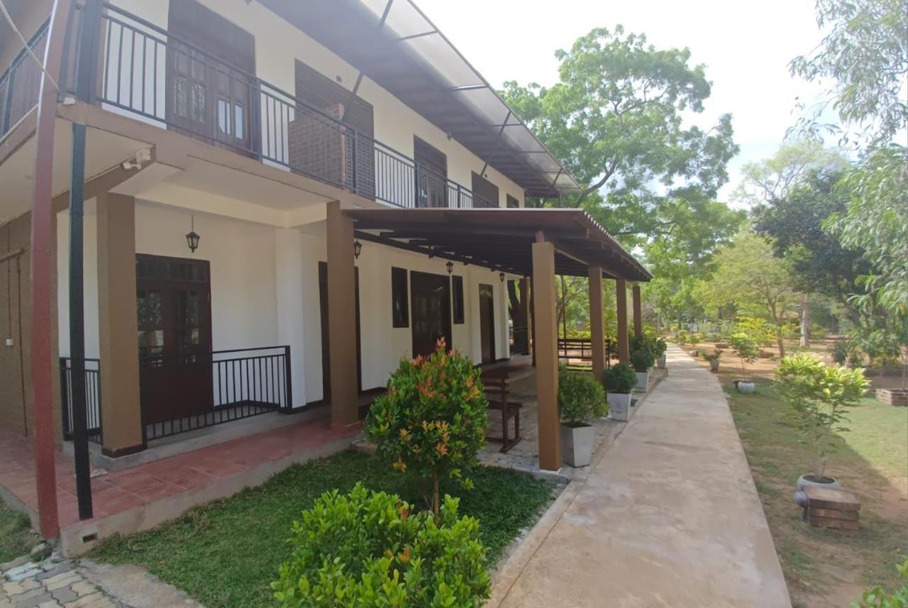 Forest Edge Villa 아누라다푸라 외부 사진