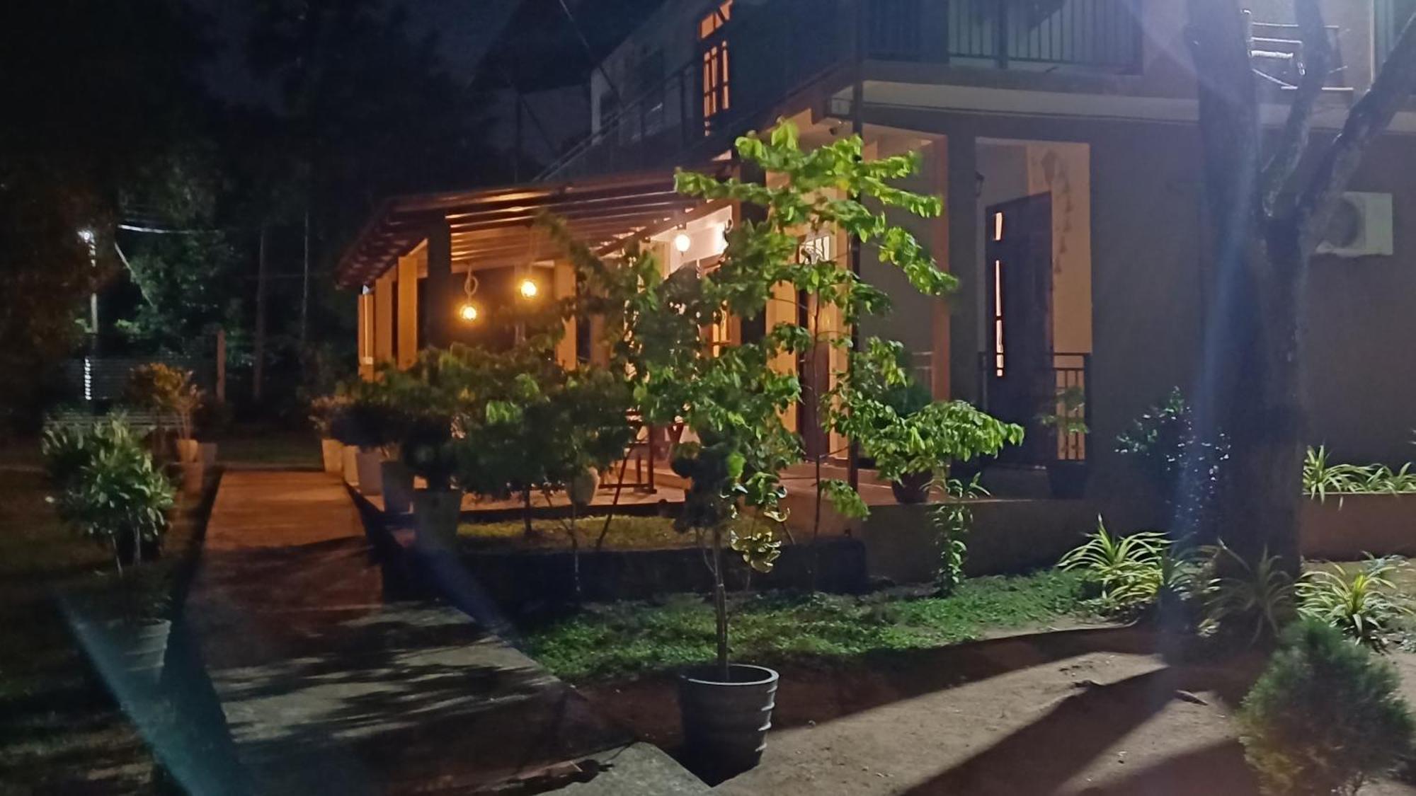 Forest Edge Villa 아누라다푸라 외부 사진
