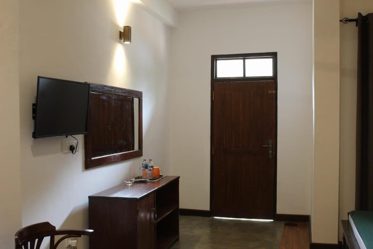 Forest Edge Villa 아누라다푸라 외부 사진
