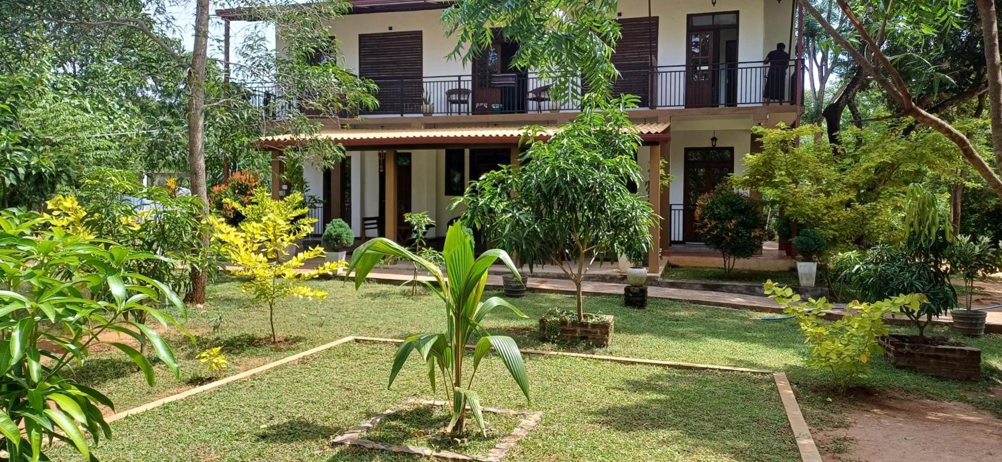 Forest Edge Villa 아누라다푸라 외부 사진